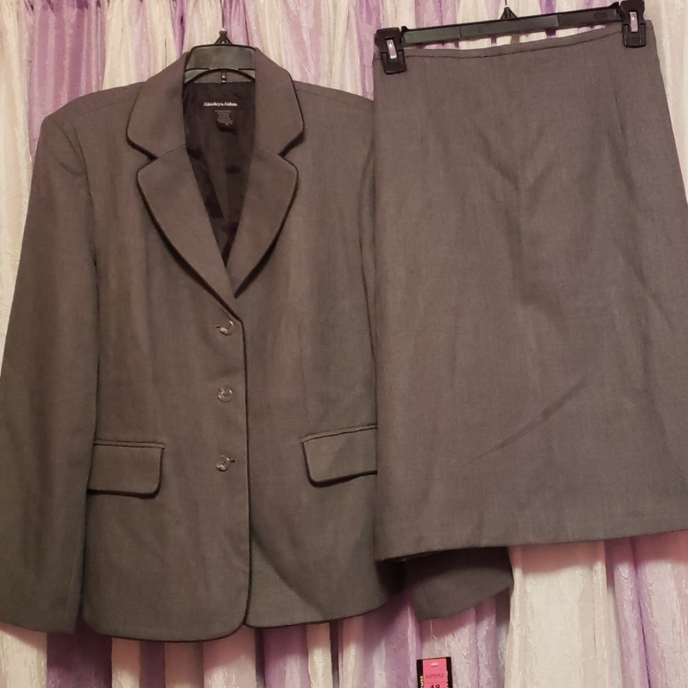 Gray Ainsley & Aidan Skirt Suit